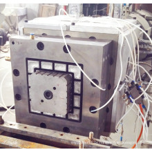 WPC-Düsenkopf und -Form nach der Extrusion